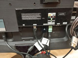 Monitor TV Samsung LED 22" con cables