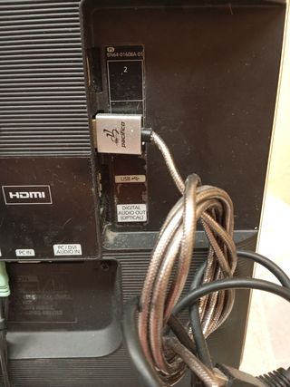 Monitor TV Samsung LED 22" con cables