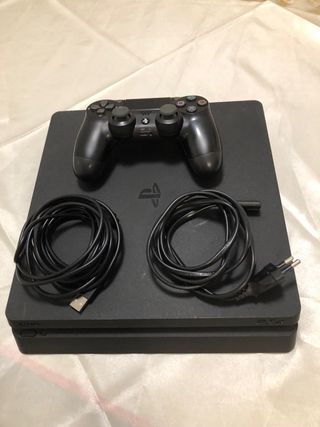 PS4 Slim (PlayStation 4) negra