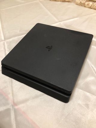 PS4 Slim (PlayStation 4) negra