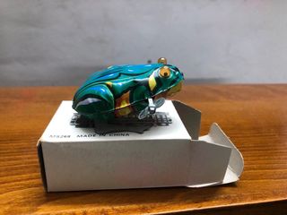 Rana de hojalata vintage