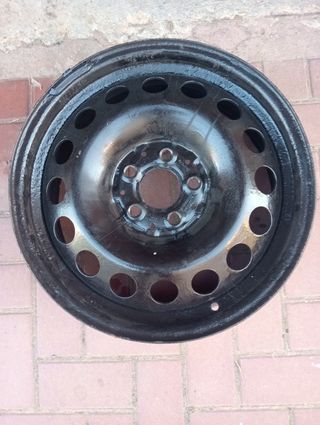 2 llantas con tapacubosMercedes Benz vito Tourer