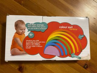 Arcoiris de madera para ordenar colores