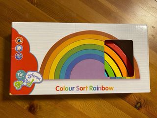 Arcoiris de madera para ordenar colores