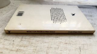 Libro Reiki con piedras preciosas