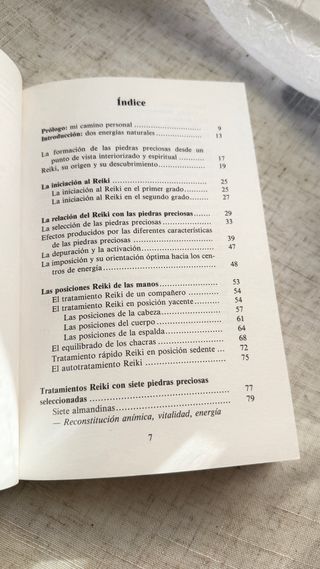 Libro Reiki con piedras preciosas