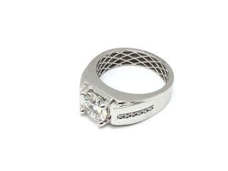 sello oro 18k con diamante de laboratorio
