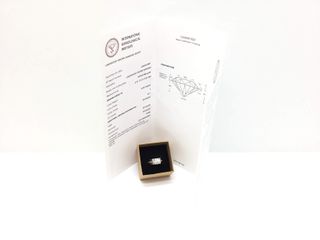 sello oro 18k con diamante de laboratorio