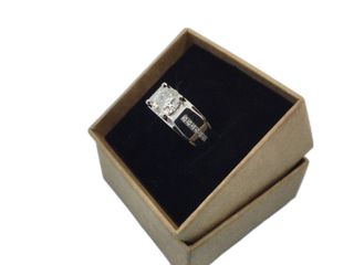 sello oro 18k con diamante de laboratorio