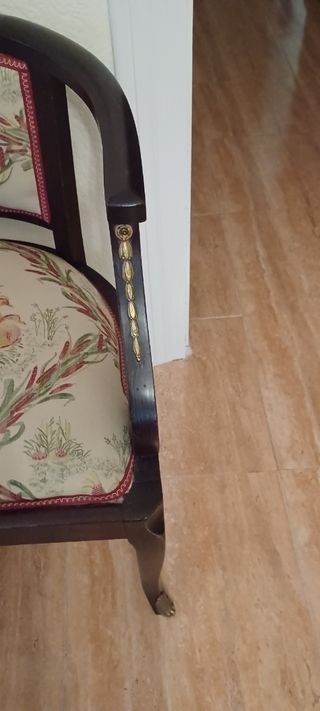 Mobiliario Isabelino: mesa, sillón y sillas