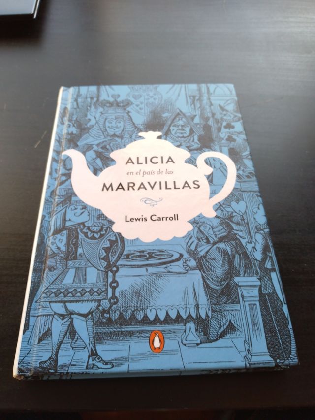 Alicia en el país de las maravillas. A traves d...