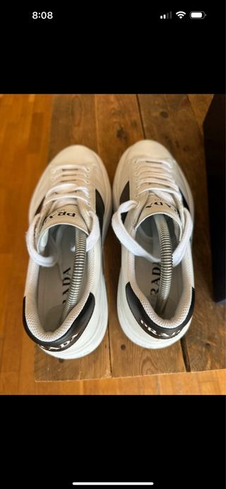 Zapatillas Prada blancas