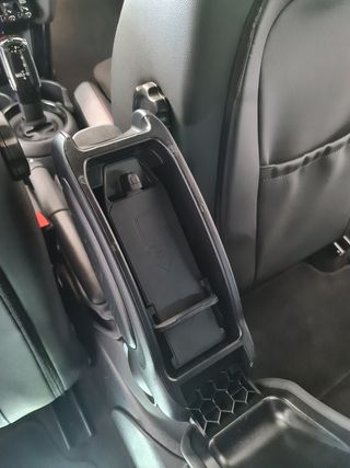 Apoyabrazos Mini F56 con carga inalámbrica