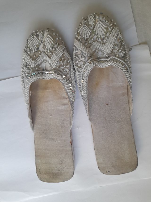 Zuecos blancos pedrería -talla 38