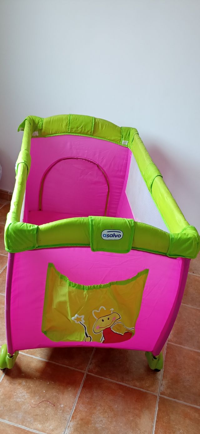 Cuna de viaje 3 en 1 con muy poco uso.