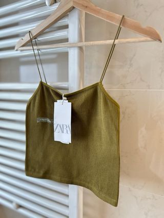 Top Zara verde oliva (talla pequeña M para S)