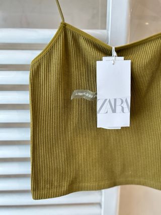 Top Zara verde oliva (talla pequeña M para S)