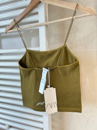 Top Zara verde oliva (talla pequeña M para S)