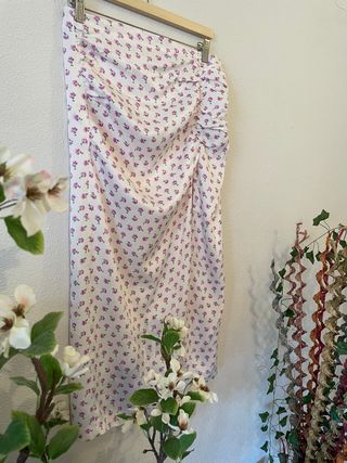 Falda midi floral morada y blanca