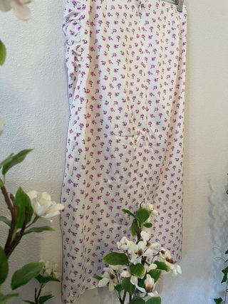 Falda midi floral morada y blanca