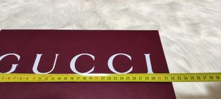 Caja y bolsa Gucci