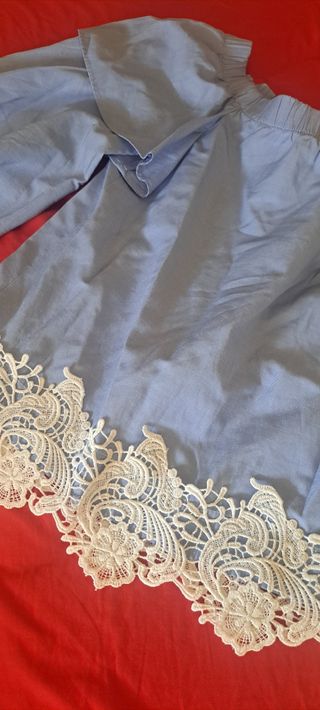 Blusa azul con encaje - volantes