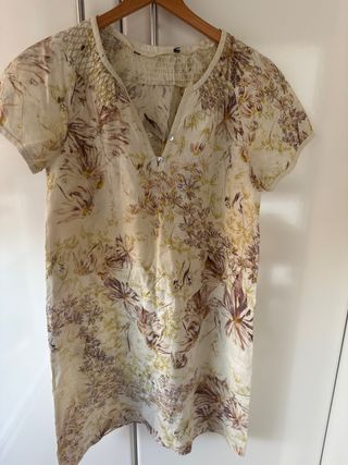 Vestido lino floral beige
es de zara peto sin etiq