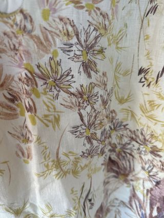 Vestido lino floral beige
es de zara peto sin etiq