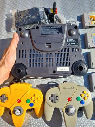 Videoconsola Nintendo 64 PAL + 6 videojuegos.