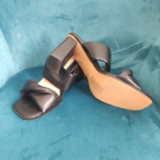 Sandalias MARYPAZ tacón negro