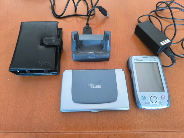 Fujitsu Siemens Pocket Loox PDA retro