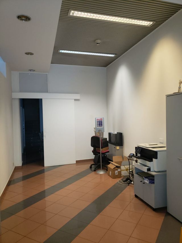 Locale commerciale Cantù centro - 1 vetrina