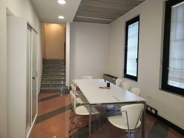 Locale commerciale Cantù centro - 1 vetrina