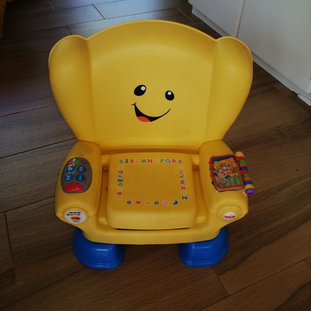 Silla aprendizaje Fisher Price habla en inglés. 