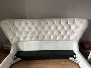 Cama blanca polipiel capitoné