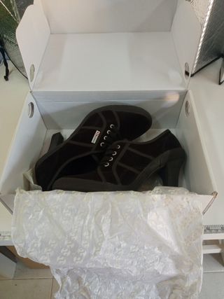 Superga tacón marrón - zapatos de ante