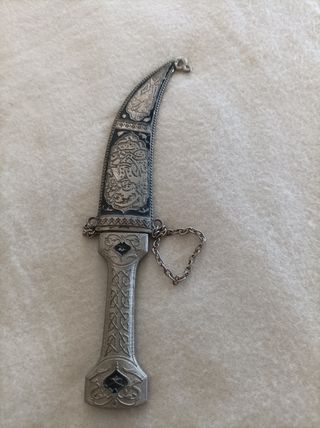 Pugnale vintage: taglia carte decorato