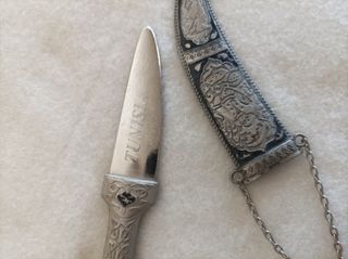 Pugnale vintage: taglia carte decorato