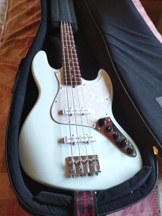 Bajo Sire Marcus Miller V3