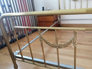 Cama bronce antigua