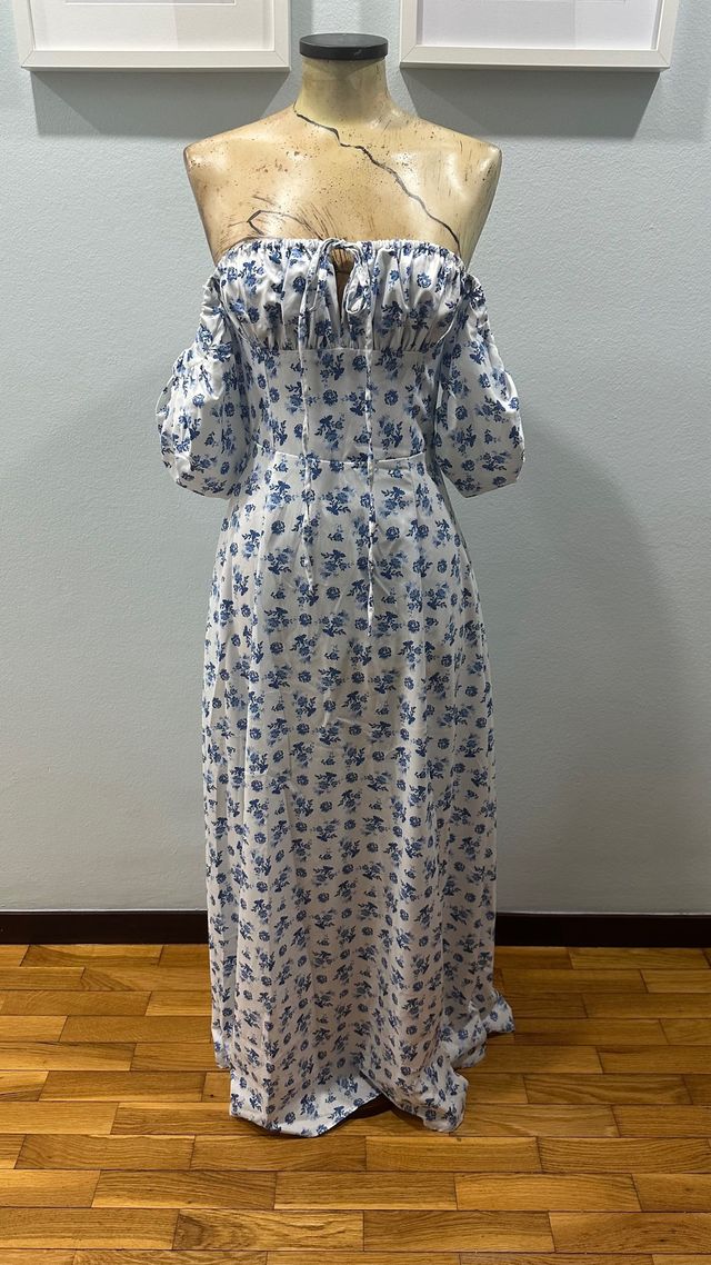 Vestido floral azul y blanco