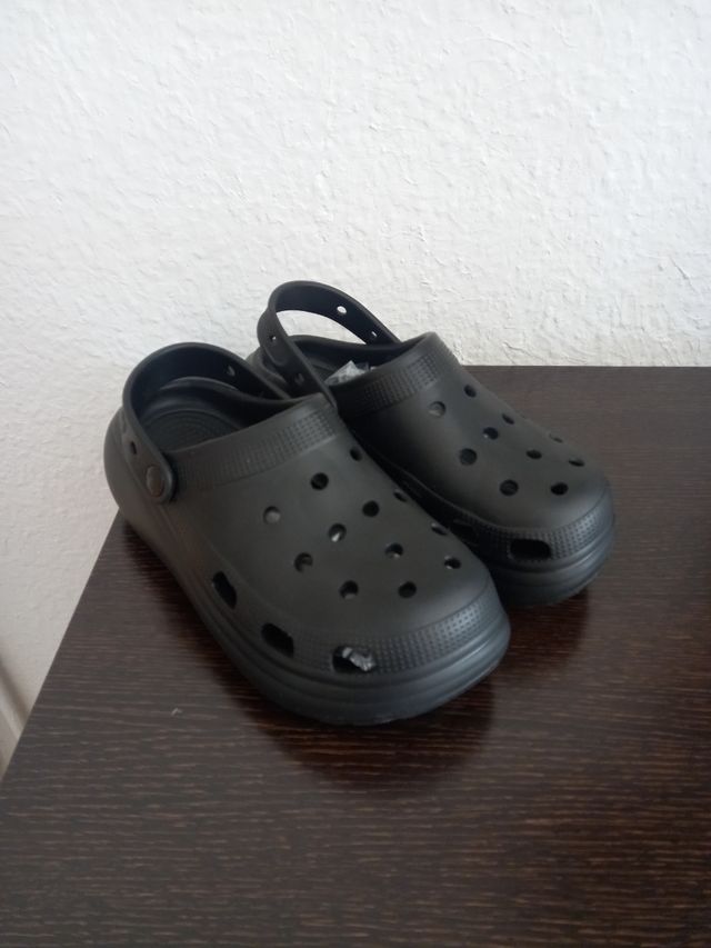 Zuecos negros plataforma - clásicos