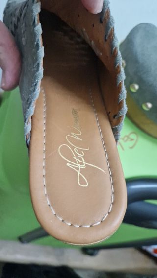 Zuecos plataforma grises