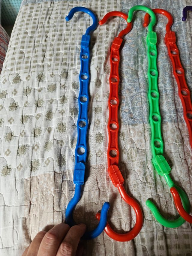 5 Perchas de Plástico