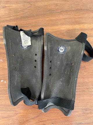 Espinilleras fútbol niño Adidas y otras