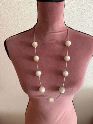 Collar bolas con pedientes color plata. Nuevo