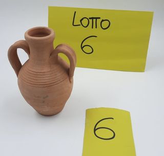 Piccola anfora in terracotta