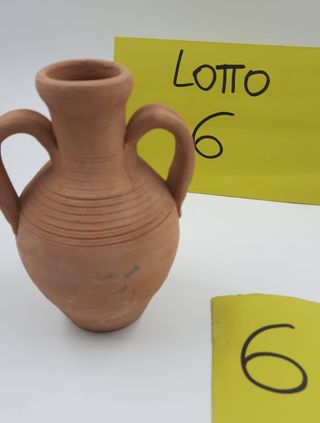 Piccola anfora in terracotta