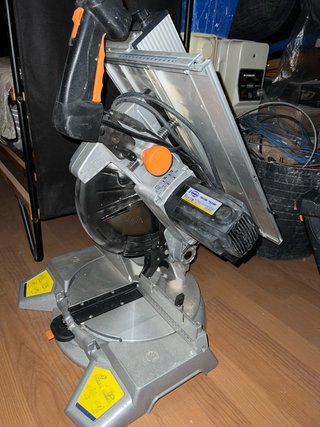 Sierra ingletadora DeWalt virutex Tm33L