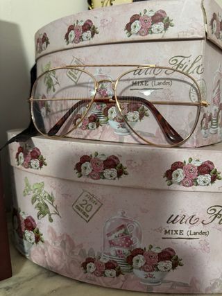 Gafas doradas sin graduación